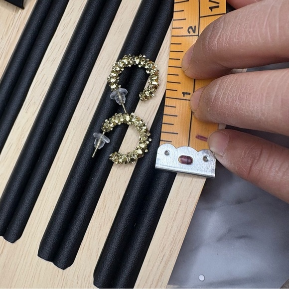 Elegant Gold Hoop Earrings - Picture 4 of 5